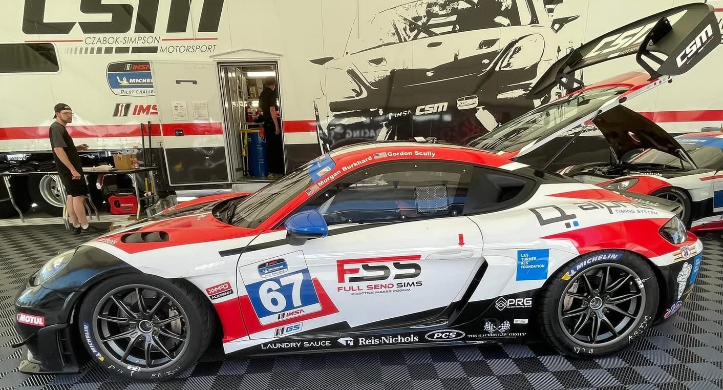 FSS Porsche on track